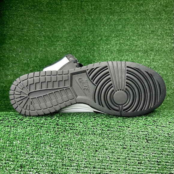 Nike Dunk High Shoes - Picture 3 of 8
